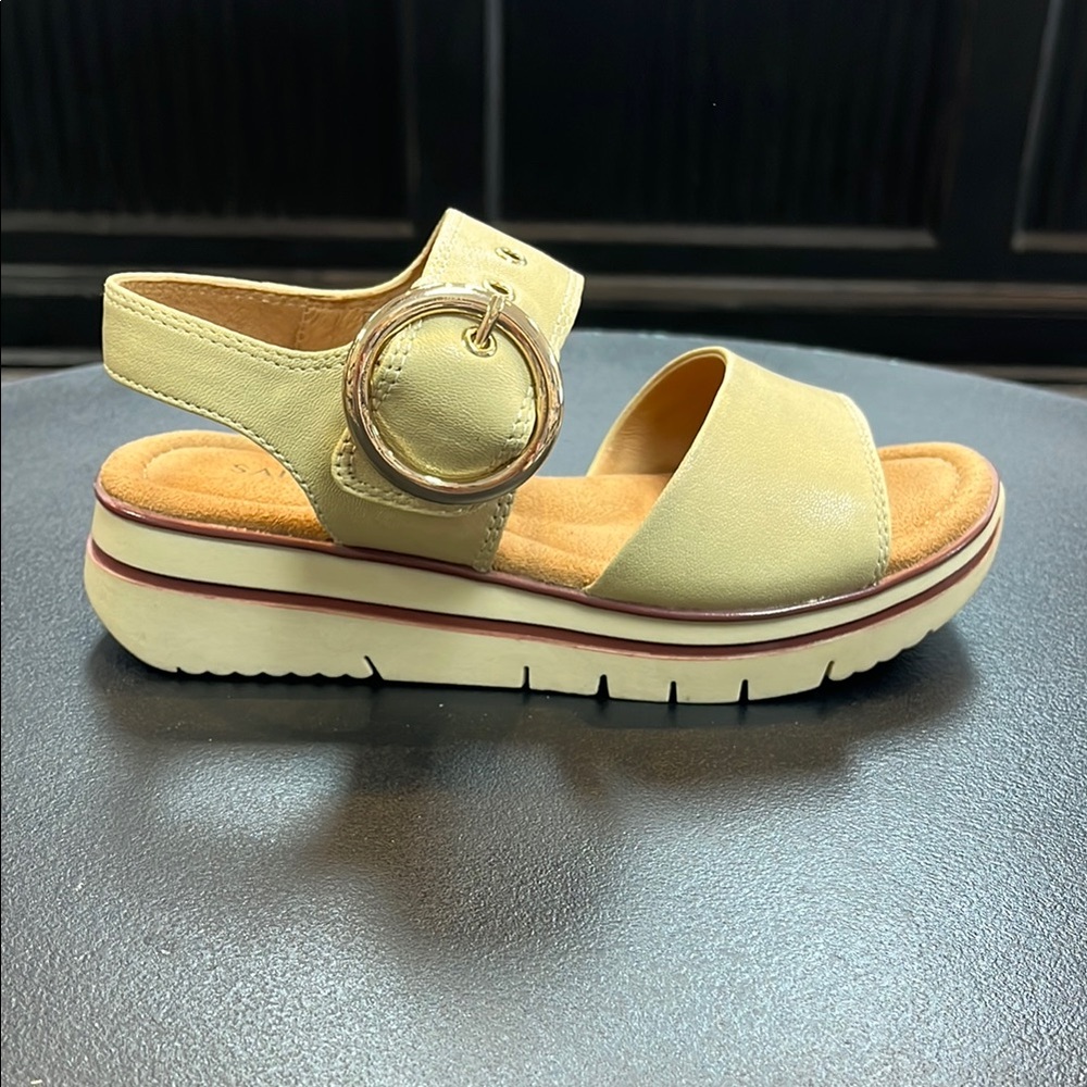 Stylish Cream Platform Sandals